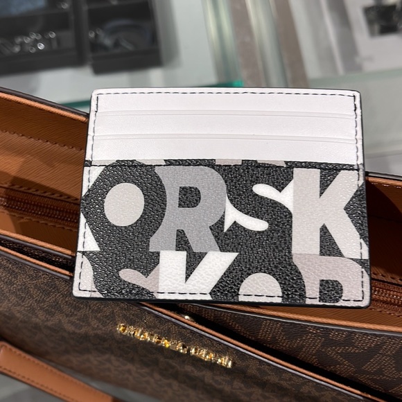 MICHAEL KORS MENS
Cooper Graphic Logo Tall Card Case
36S3LCOD2U
Black Multi NWT - Picture 15 of 16